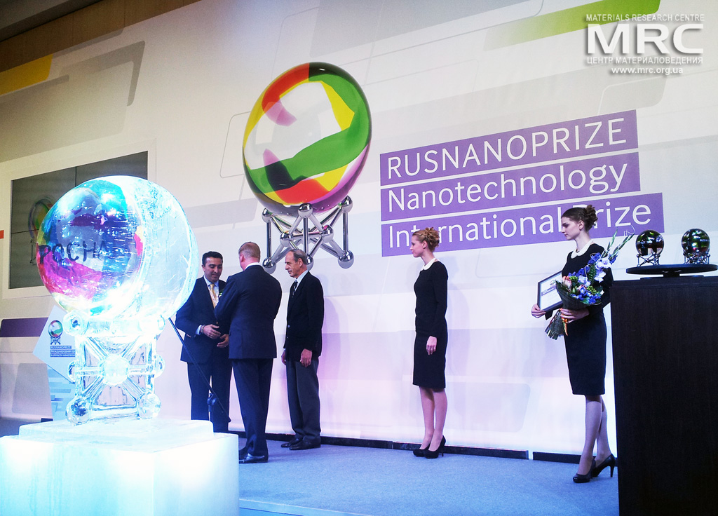 RUSNANO CEO Anatoly Chubais and Karlsruhe Institute of Nanotechnology professor Herbert Gleiter presented the annual international award in nanotechnology, RUSNANOPRIZE 2013
