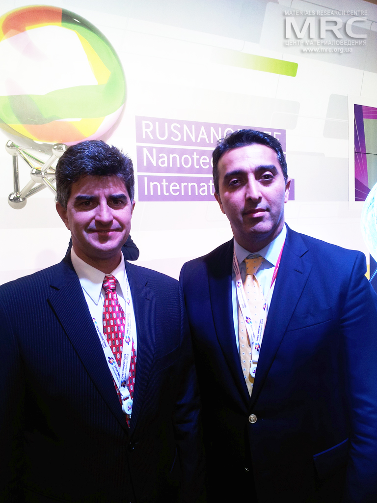 Член Комитета по присуждению премии профессор Юрий Гогоци, директор Института нанотехнологий, Университет Дрекселя (США) и лауреат премии RUSNANOPRIZE 2013 профессор Омид Фарокзад, Гарвардский Университет Член Комитета по присуждению премии профессор Юрий Гогоци, директор Института нанотехнологий, Университет Дрекселя (США) и лауреат премии RUSNANOPRIZE 2013 профессор Омид Фарокзад, Гарвардский Университет